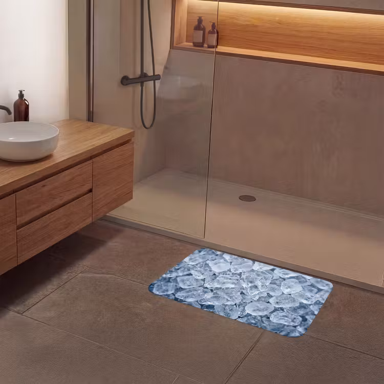 Ijsblokjes - Water - Blauw Badmat middel -sfeer2