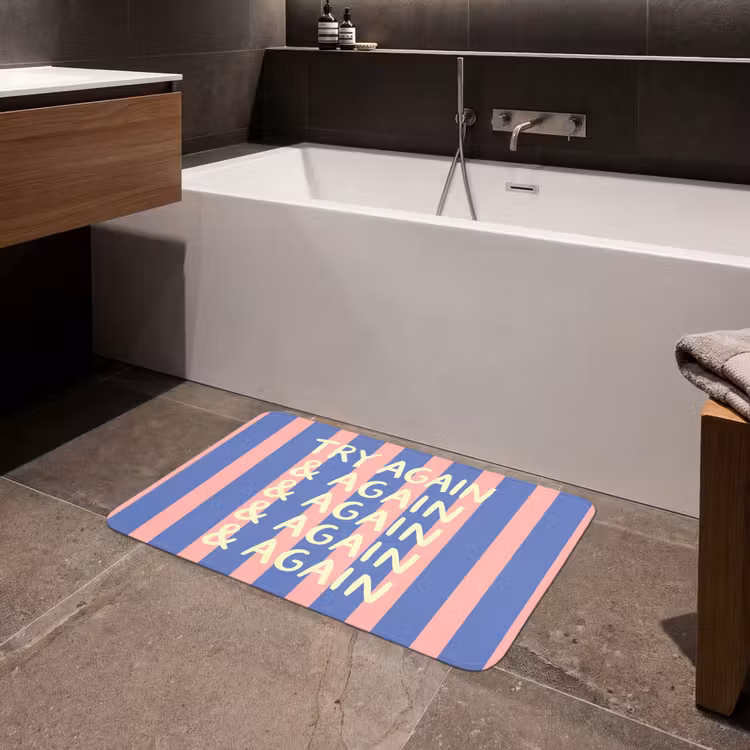 Try again - Strepen - Roze - Verticaal - Blauw Badmat middel -sfeer3