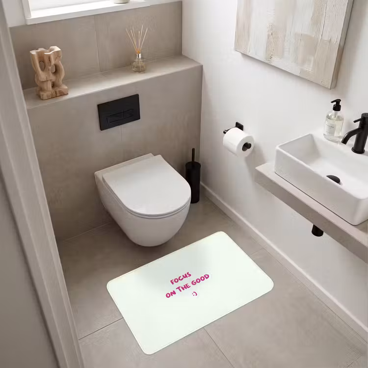 Focus - Beige - Roze - Smiley Badmat middel -sfeer4