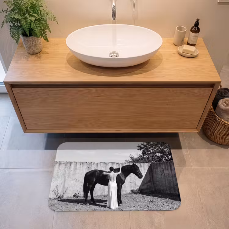 Vrouw - Paard - Artistiek Badmat middel -sfeer1