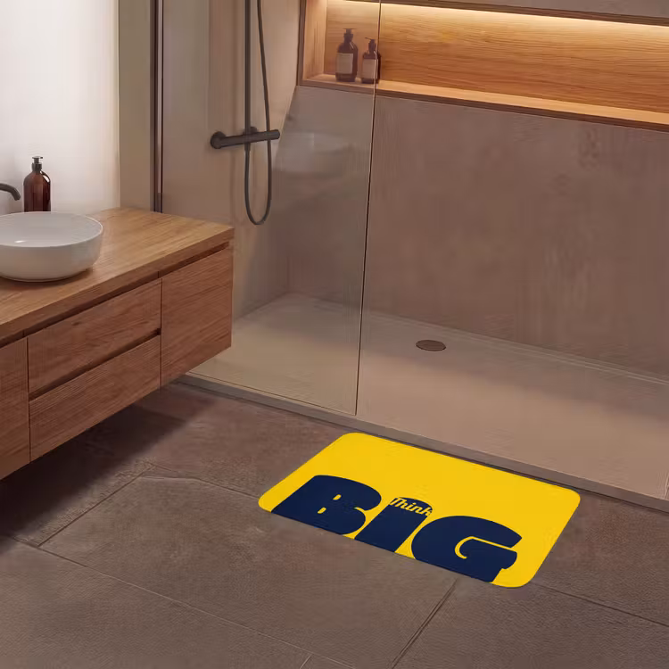Geel - Think big - Grafisch Badmat middel -sfeer2