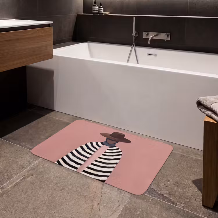 Grafisch - Vrouw - Roze Badmat middel -sfeer3