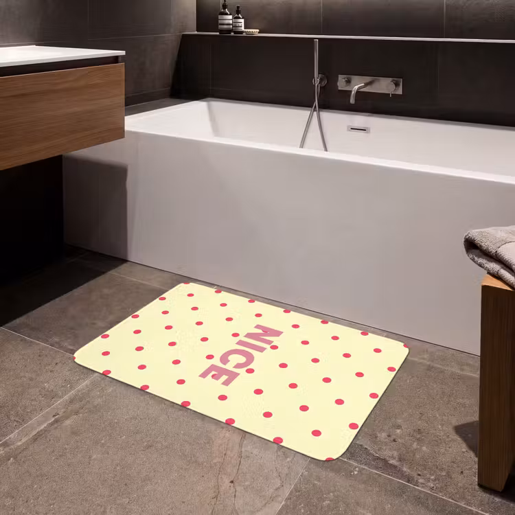 Nice - Stippen - Roze - Geel Badmat middel -sfeer3