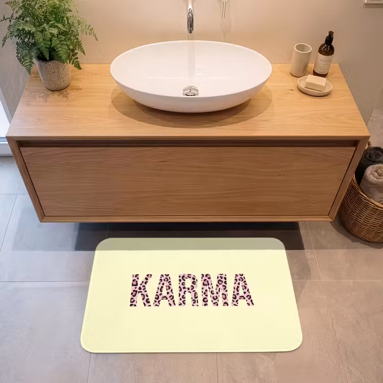 Karma - Luipaardprint - Geel Badmat middel -sfeer1