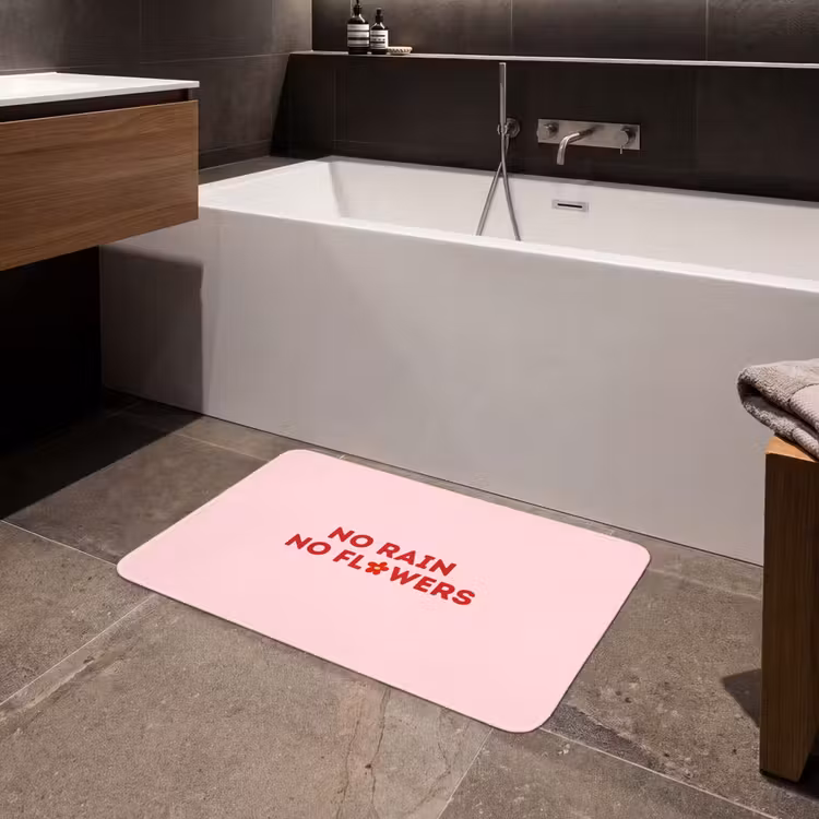 No rain no flowers - Minimalistisch - Roze - Bloem Badmat middel -sfeer3