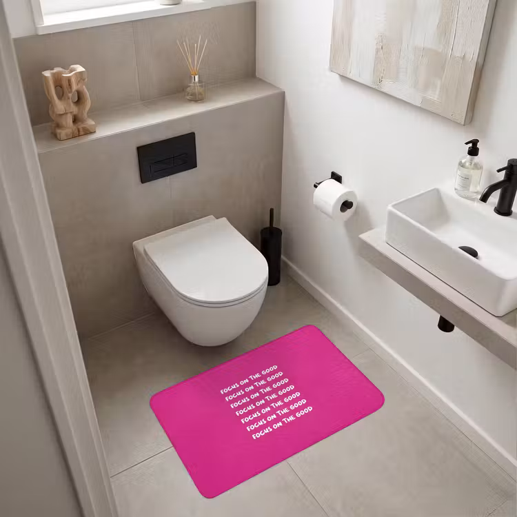 Focus on the good - Roze - wit Badmat middel -sfeer4