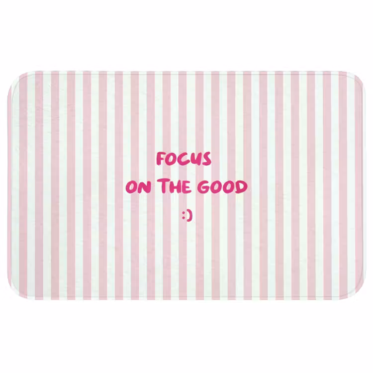 Focus on the good - Strepen - Roze - Smiley Badmat middel -3d