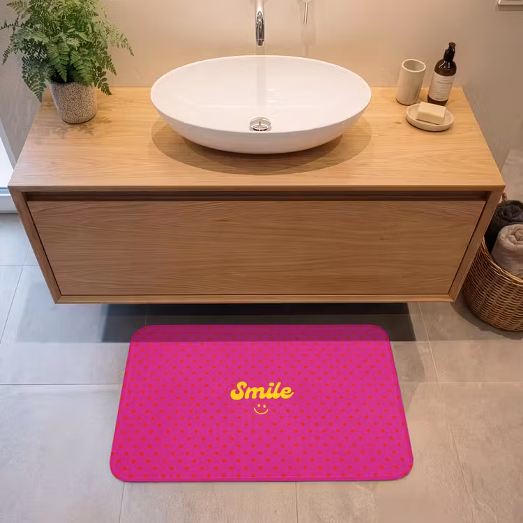 Smile - Stippen - Geel - Smiley - Roze Badmat middel -sfeer1