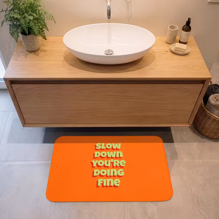 Slow down you're doing fine - Oranje - Simple Badmat middel -sfeer1