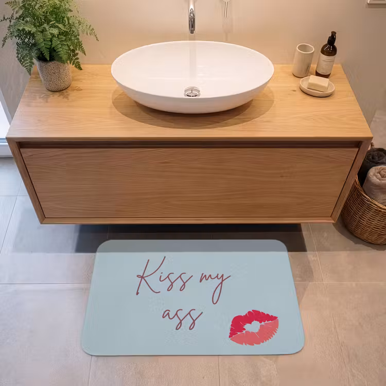 Kiss my ass - Lip - Blauw Badmat middel -sfeer1
