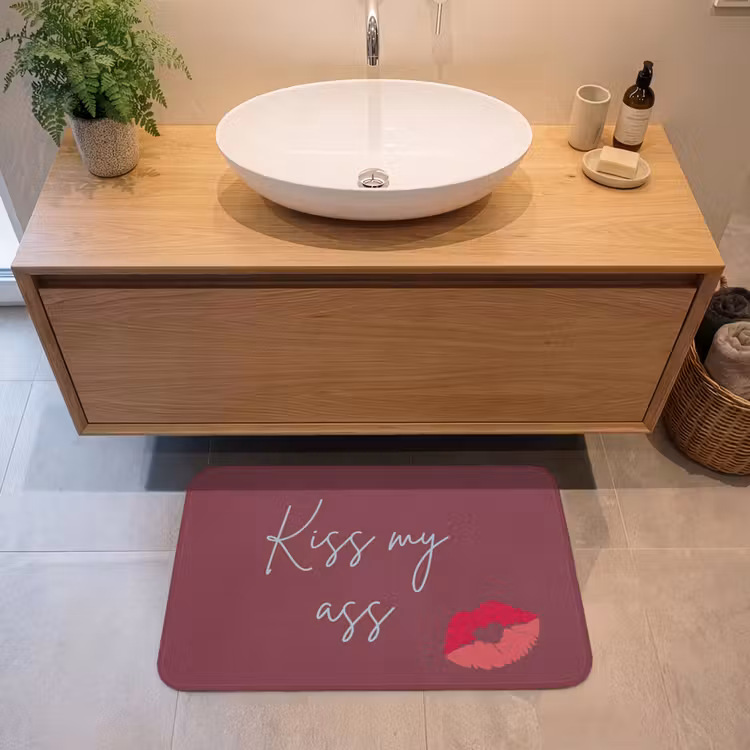 Kiss my ass - Lip - Bordeaux Badmat middel -sfeer1
