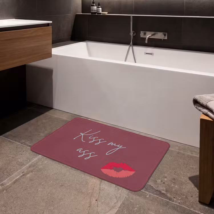Kiss my ass - Lip - Bordeaux Badmat middel -sfeer3