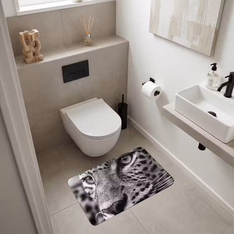 Luipaard - Zwart - Wit - Oog Badmat middel -sfeer4