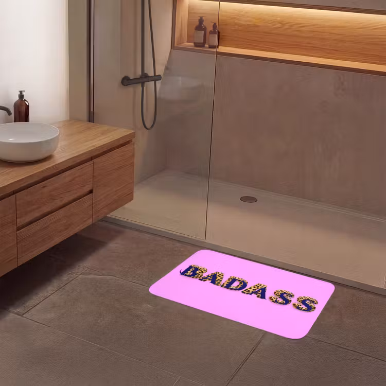 Felroze - Badass - Panterprint - Schaduw Badmat middel -sfeer2