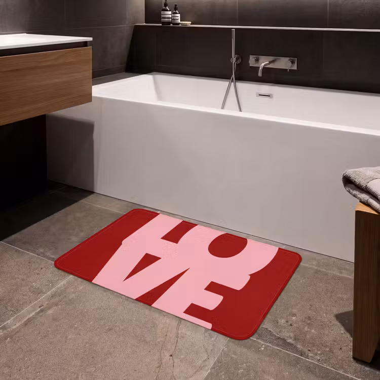 Love - Rood - Blokletters Badmat middel -sfeer3