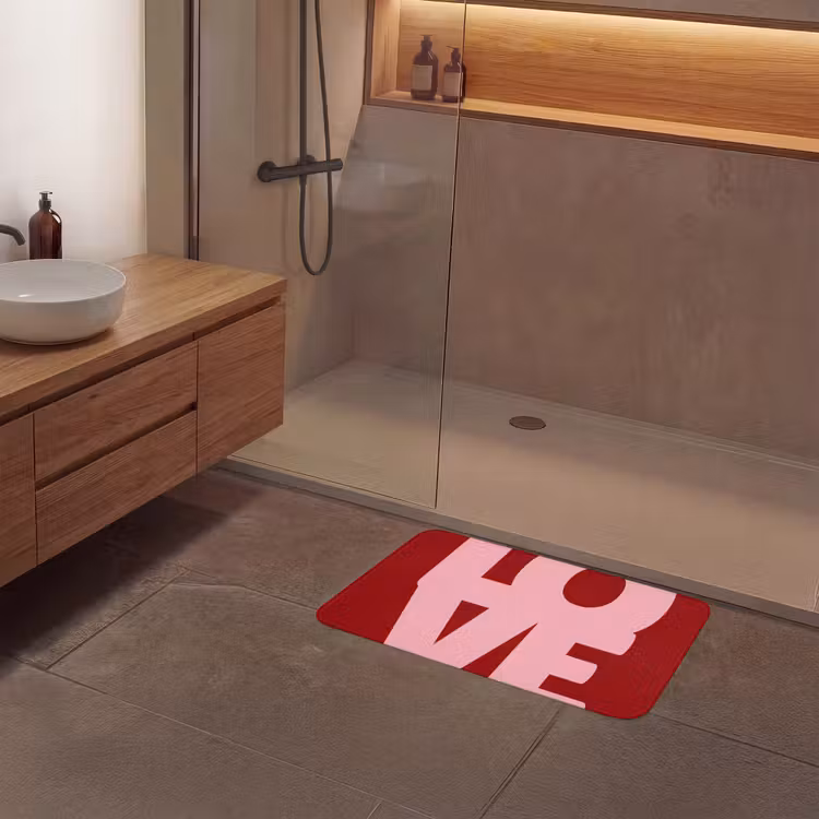Love - Rood - Blokletters Badmat middel -sfeer2
