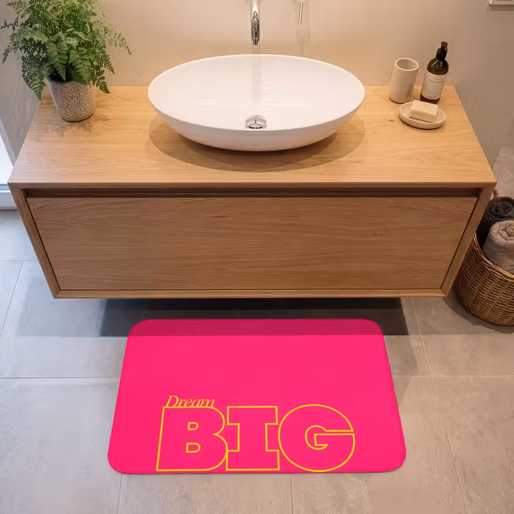 Minimalistisch - Roze - Dream big - Grafisch Badmat middel -sfeer1