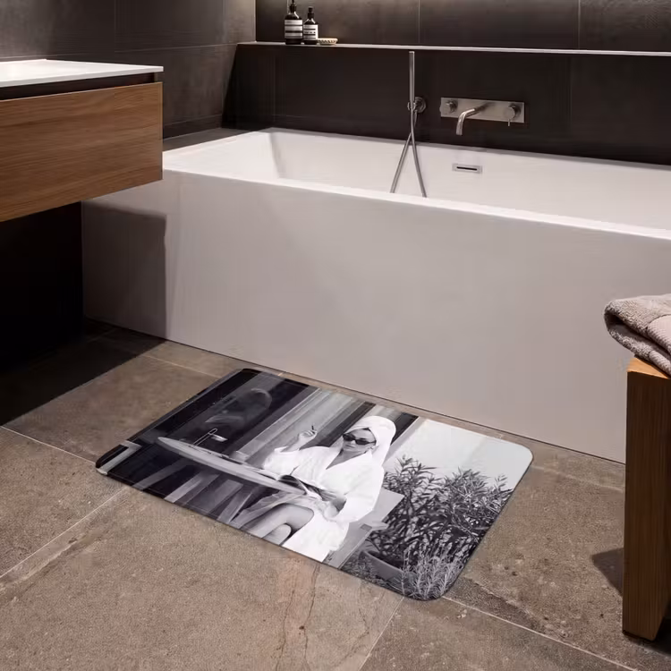 Modern - Vrouw - Zwart - Wit Badmat middel -sfeer3