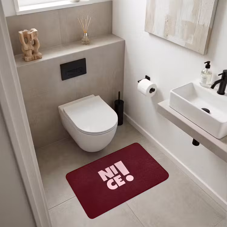 Nice - Uitroepteken - Rood Badmat middel -sfeer4