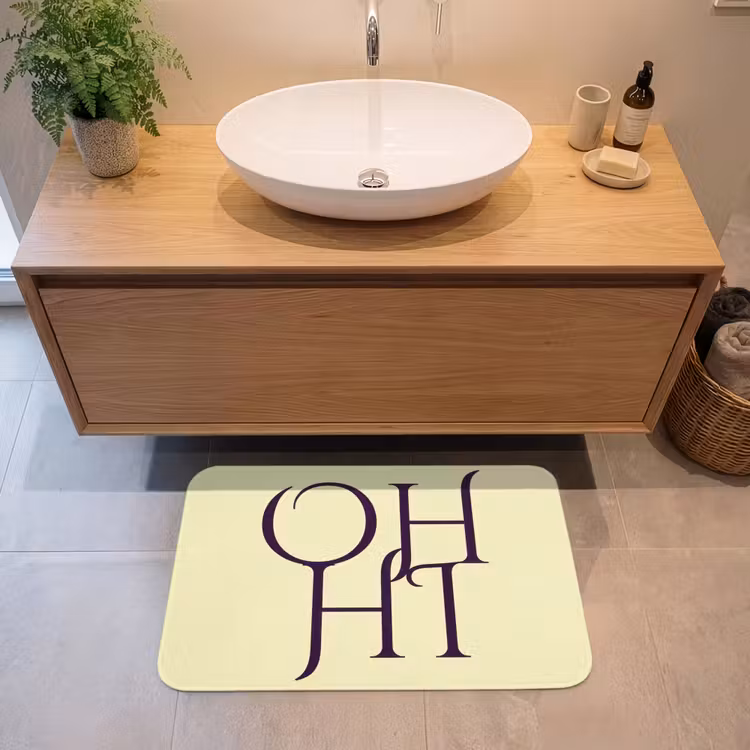 Oh hi - Geel - Monogram Badmat middel -sfeer1