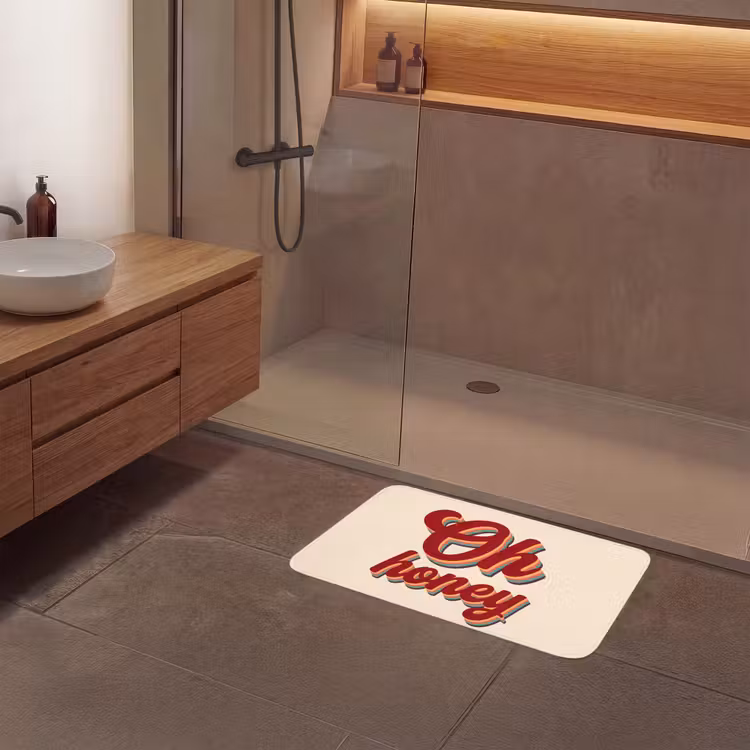 Oh honey - Rood - Schaduw Badmat middel -sfeer2