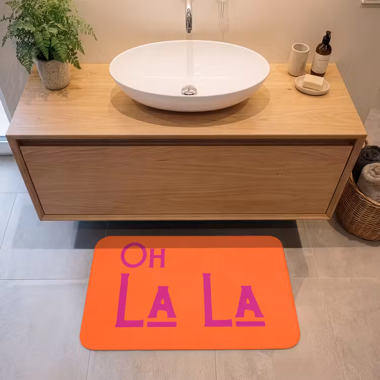 Oh la la - Oranje - Roze - Scheeflettertype Badmat middel -sfeer1