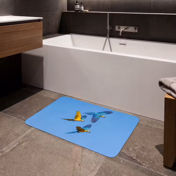 Papagaai - Vliegen - Blauw - Geel Badmat middel -sfeer3