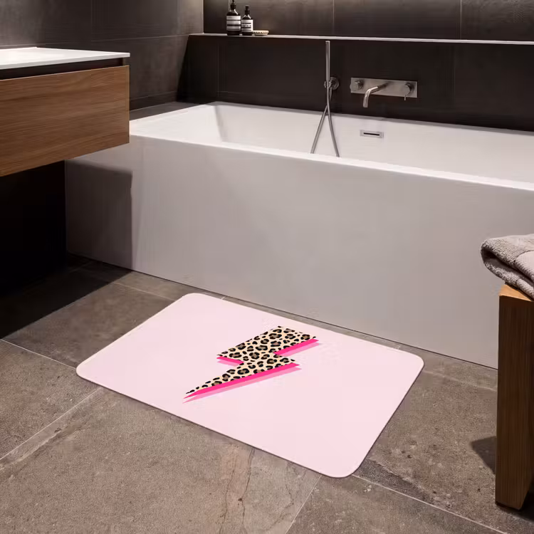 Stippen - Roze - Bliksem Badmat middel -sfeer3