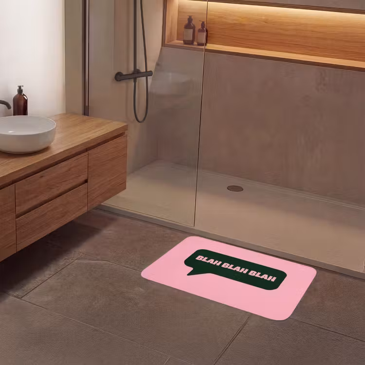 Roze - Tekstwolk - Groen - BLAH BLAH BLAH Badmat middel -sfeer2
