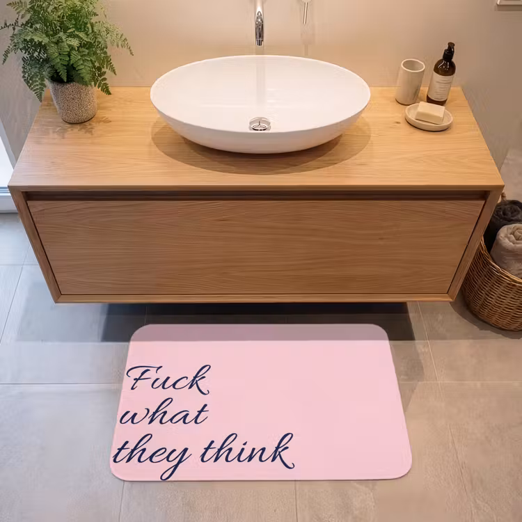 Fuck what they think - Roze - Minimalistisch Badmat middel -sfeer1