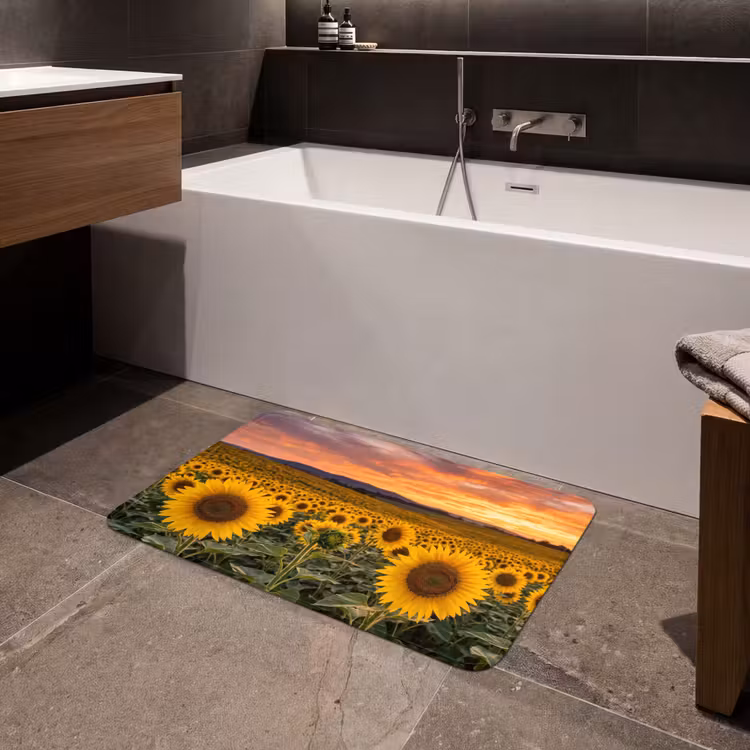 Zonnebloemen - Heuvellandschap - Geel Badmat middel -sfeer3