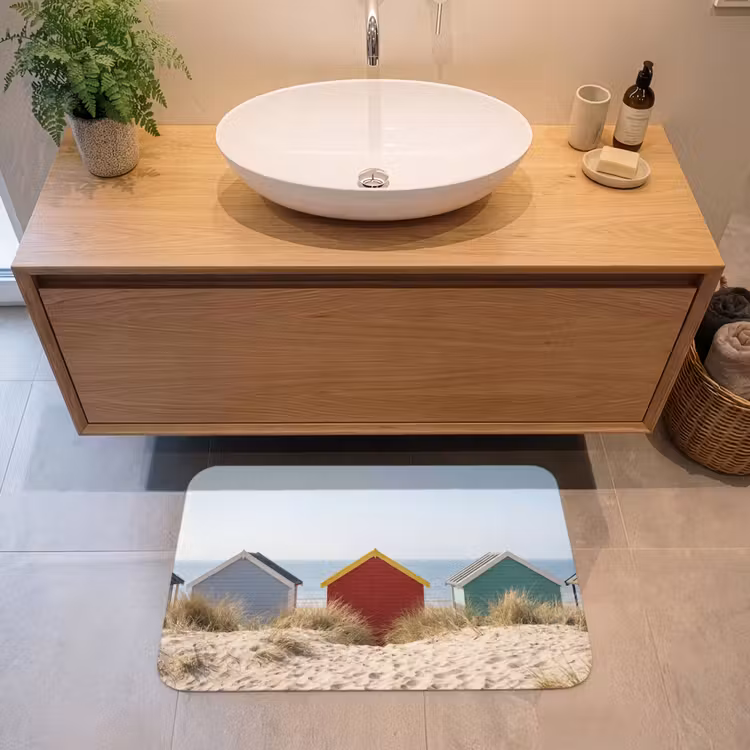 Strand - Huisjes - Kleurrijk - Duinen Badmat middel -sfeer1