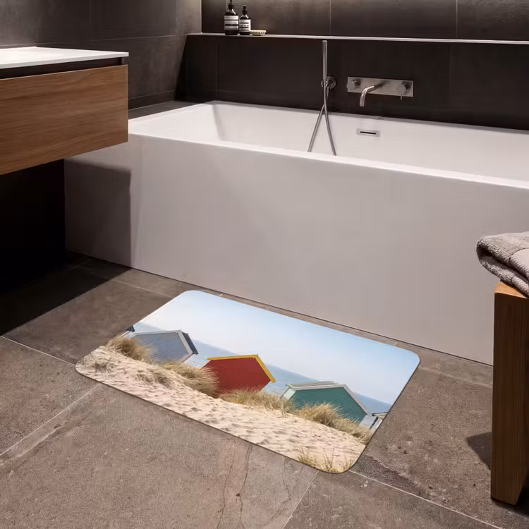 Strand - Huisjes - Kleurrijk - Duinen Badmat middel -sfeer3