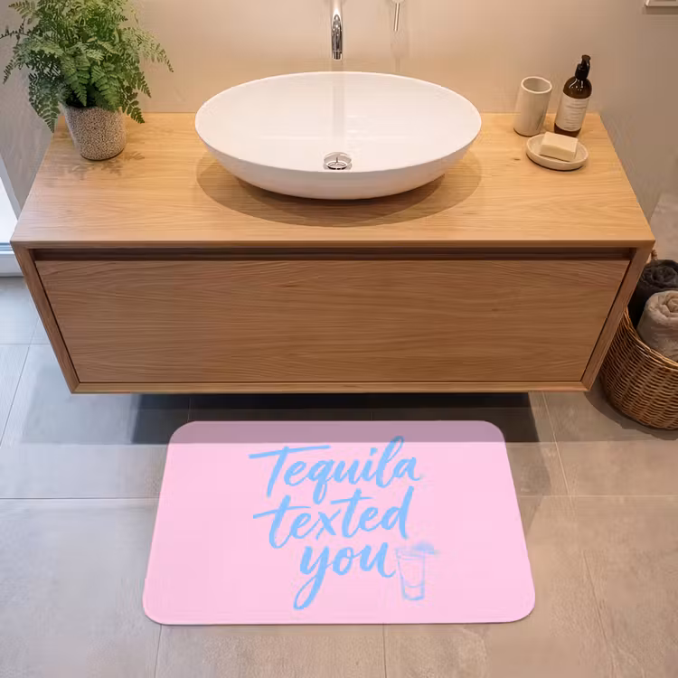 Tequila texted you - Roze - Blauw Badmat middel -sfeer1