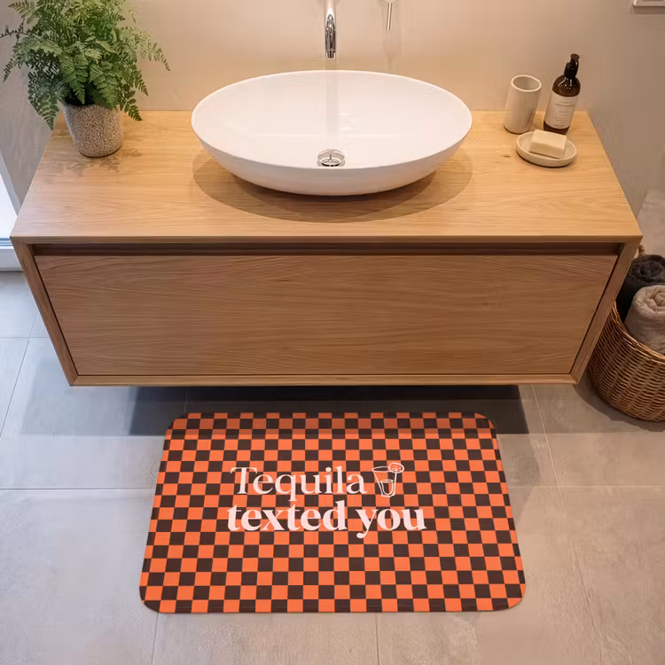 Tequila texted you - Glas - Vierkanten - Oranje Badmat middel -sfeer1