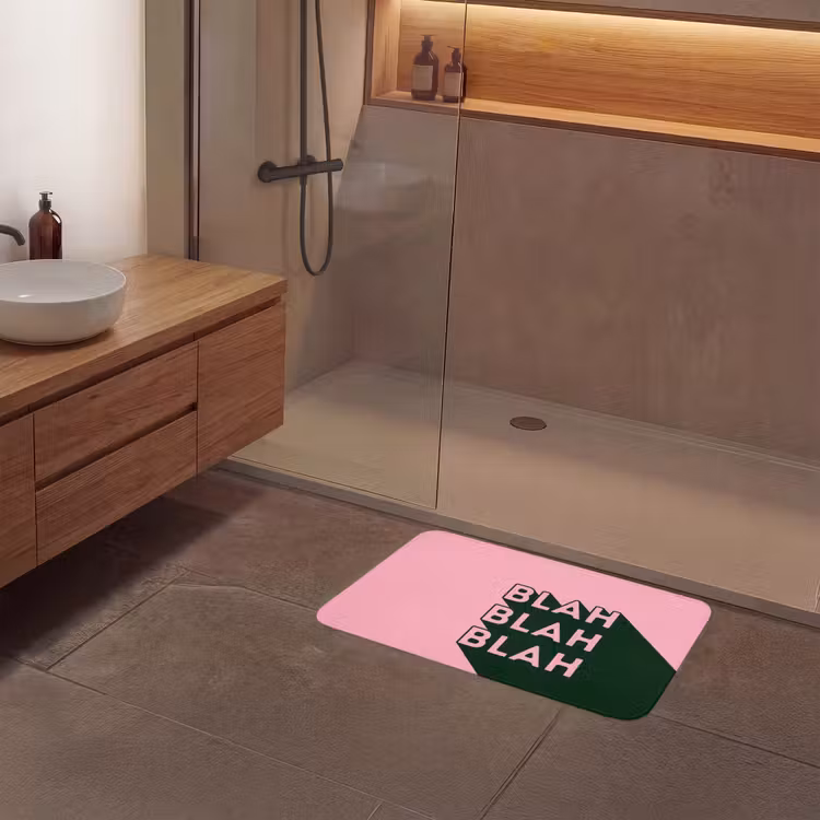 Tekst - Grafisch - Groen - Schaduw Badmat middel -sfeer2