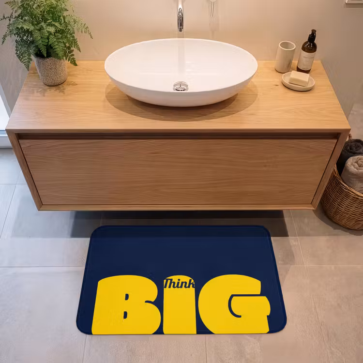 Think big - Blauw - Geel Badmat middel -sfeer1