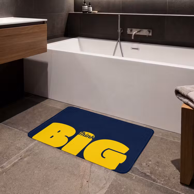 Think big - Blauw - Geel Badmat middel -sfeer3