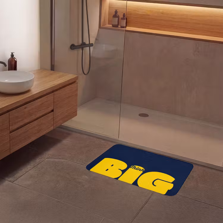 Think big - Blauw - Geel Badmat middel -sfeer2