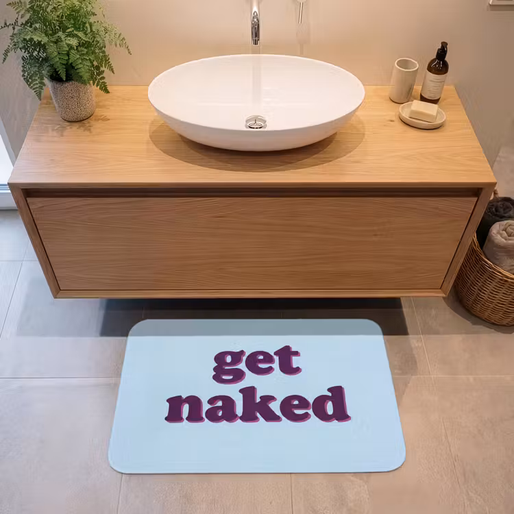 Tekst - Get naked - Blauw Badmat middel -sfeer1