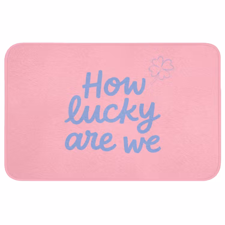How lucky are we - Klavervier - Roze - Blauw Badmat middel -3d