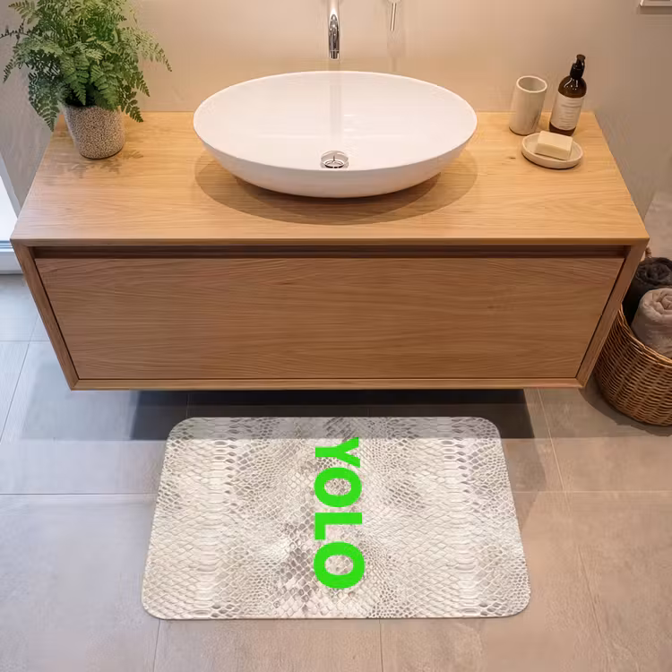 YOLO - Groen - Neon - Slangenprnt Badmat middel -sfeer1