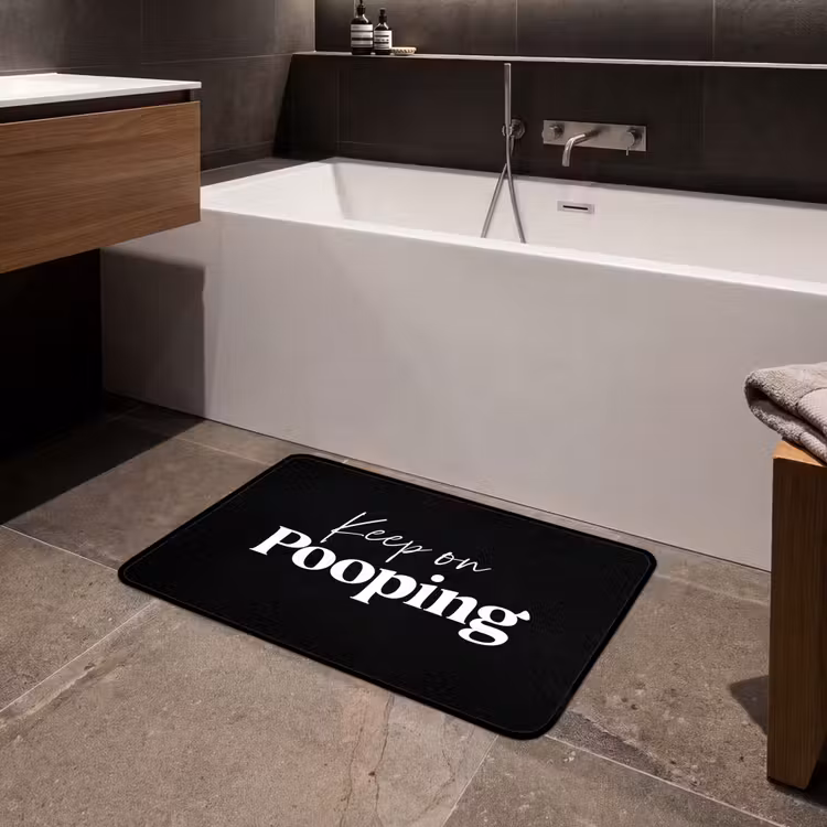 Quote - Keep on pooping - Zwart - Spreuken Badmat middel -sfeer3