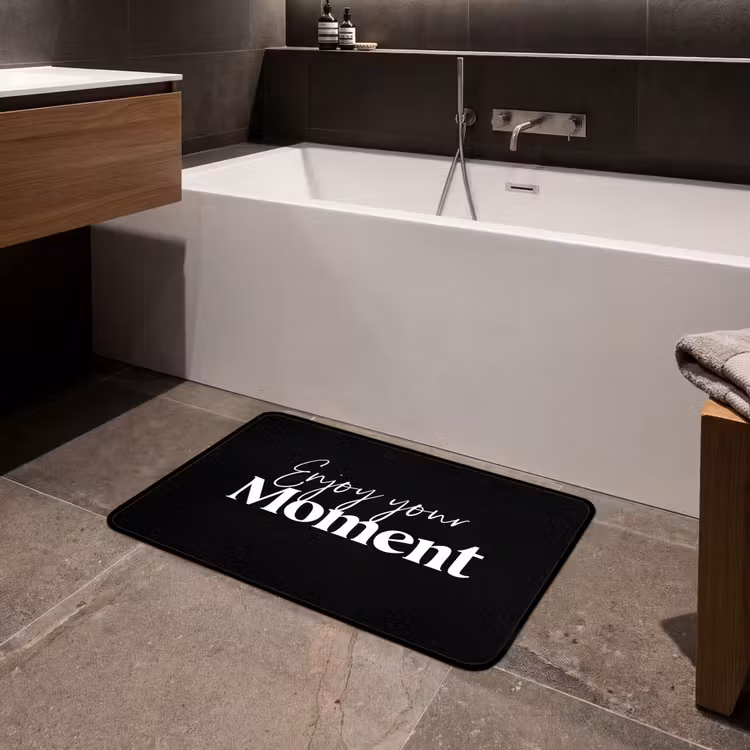 Quotes - Enjoy your moment - Spreuk - Zwart Badmat middel -sfeer3