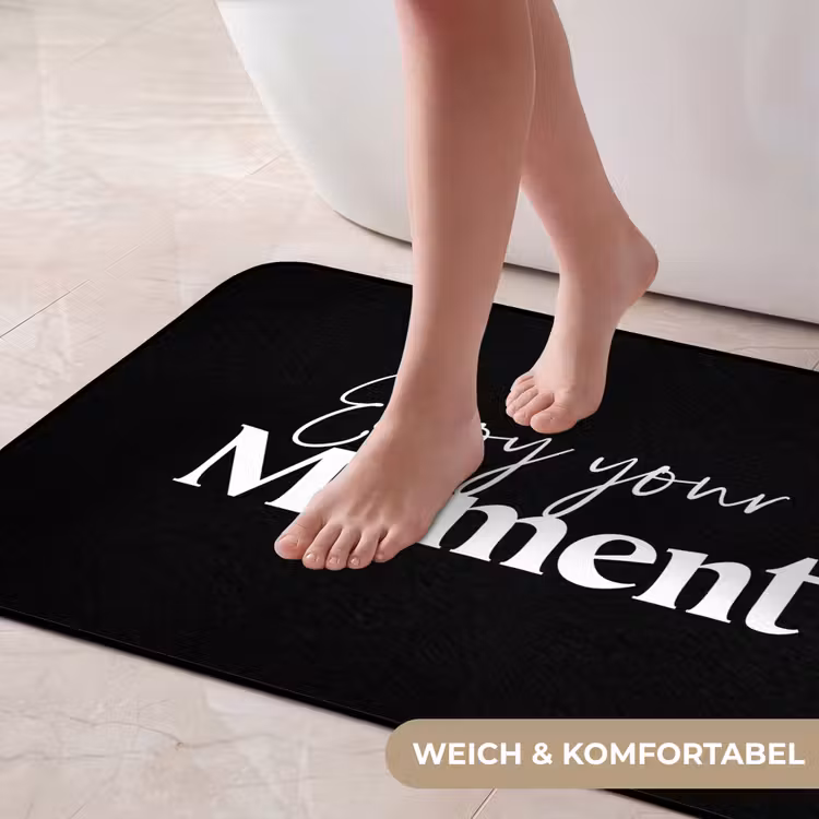 Quotes - Enjoy your moment - Spreuk - Zwart Badmat middel -USP_ZachtDE