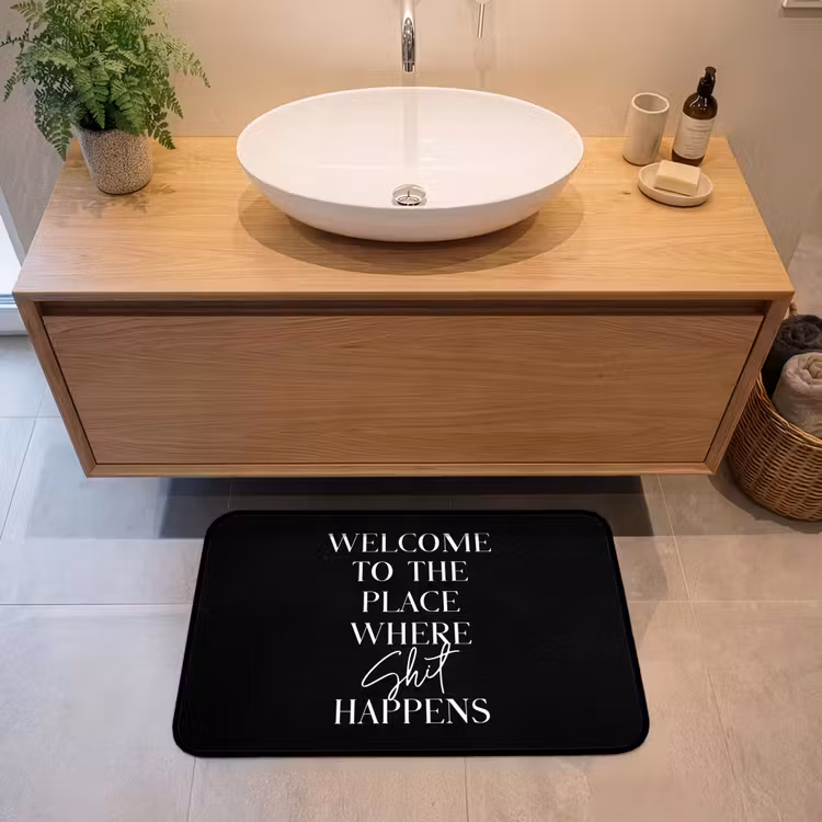 Quotes - Zwart - Welcome to the place where shit happens - Humor Badmat middel -sfeer1