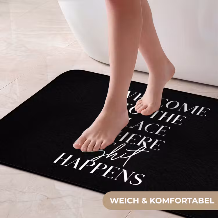 Quotes - Zwart - Welcome to the place where shit happens - Humor Badmat middel -USP_ZachtDE