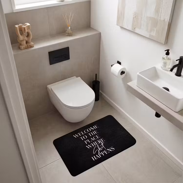 Quotes - Zwart - Welcome to the place where shit happens - Humor Badmat middel -sfeer4