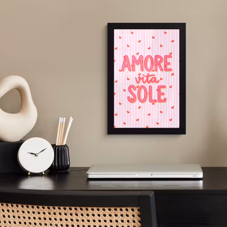 Amore vita sole - Roze - Hartjes fotolijst zwart zonder passe partout klein -sfeer1