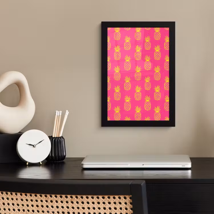 Ananas - Trendy - Roze fotolijst zwart zonder passe partout klein 224 -sfeer1